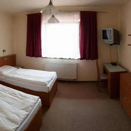 Hotel Ostrov Garni 3*
