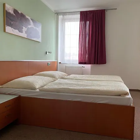 Hotel Ostrov Garni 3*