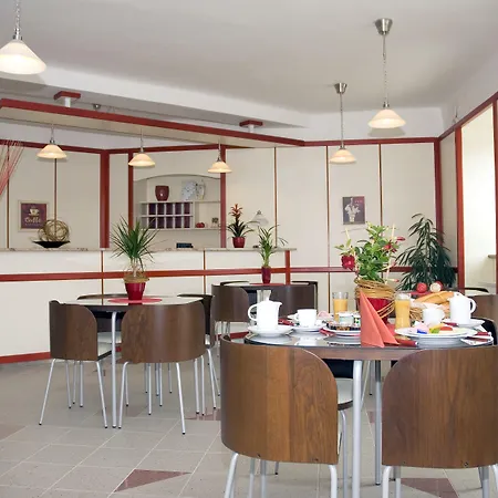 Hotel Ostrov Garni 3*