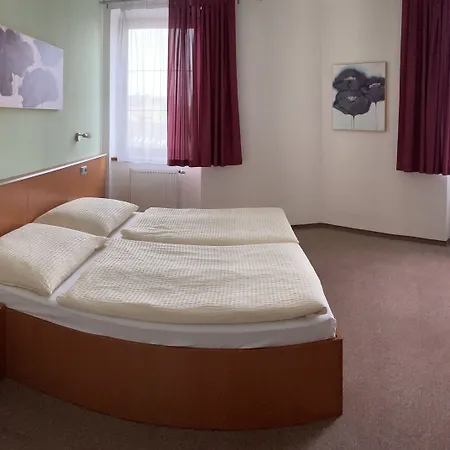 Ostrov Garni Hotel Sadská