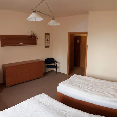 Hotel Ostrov Garni