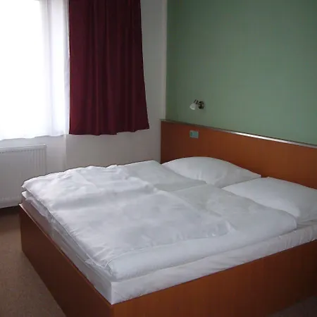 Hotel Ostrov Garni 3*