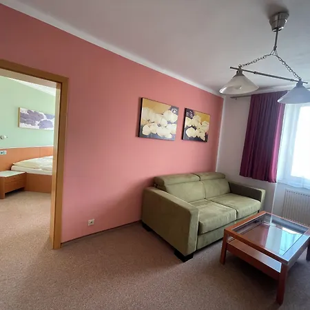 Hotel Ostrov Garni 3*