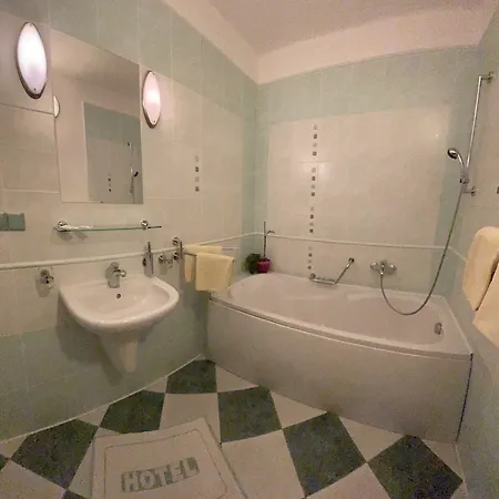 Hotel Ostrov Garni
