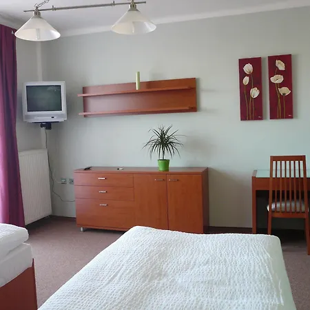 Ostrov Garni Hotel Sadska
