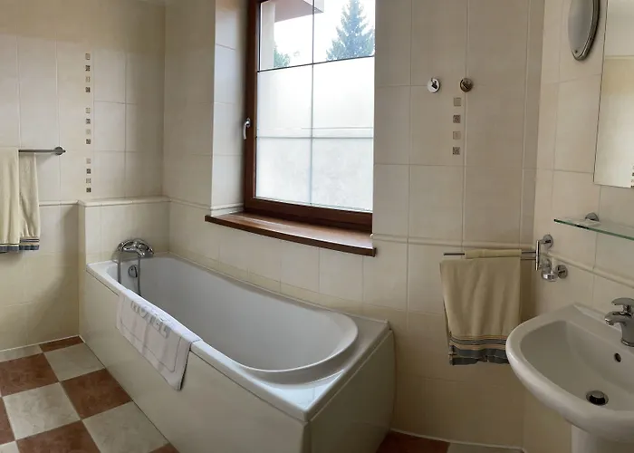 Hotel Ostrov Garni 3*